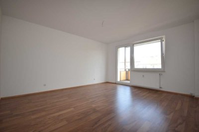Helle, renovierte 3-Zimmer-Wohnung mit großem Balkon in ruhiger Straße – Duisburg-Meiderich
