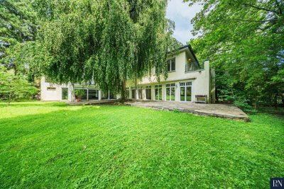 Villa am Waldrand mit sonnigem Traumgarten in der Hinterbrühl- über 4000 m² Bauland