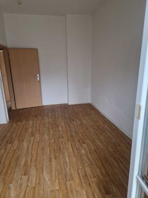 Suche Nachmieter für eine schöne 2-Zi-EG-Wohnung mit Balkon in Trotha, Halle (Saale).