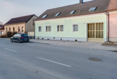 NEUER PREIS !! Sehr großes Haus im Herzen von Lassee!
