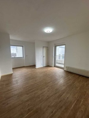 Sanierte 2 Zimmer Wohnung mit Balkon