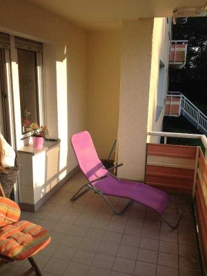 Schönes Appartement mit Parkett und großem Balkon in ruhiger Wohnsiedlung!