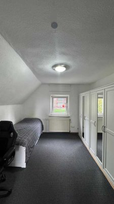 Gemütliches Einfamilienhaus mit kleinem Garten und gr. überdachter Terrasse