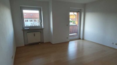 Helle,gepflegte 2-Zimmer-Wohnung mit Balkon und Einbauküche,Südausrichtung in Traunstein