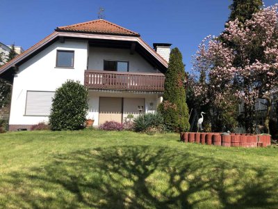 Lichtdurchflutetes Einfamilienhaus Oberursel, kompl. renoviert, modernisiert und energetisch saniert