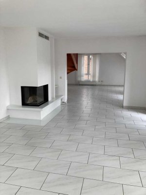 Schöne 4-Zimmer-Maisonette-Wohnung mit gehobener Innenausstattung mit EBK in Dülmen