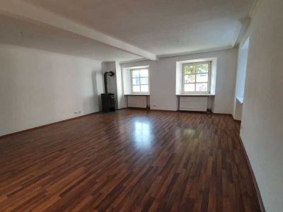 Traumhafte, große 4-Zi.-Altbauwohnung im EG mit Fußbodenheizung - von privat