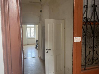 Unbefristete 1-Zimmer-Altbauwohnung im 1. Stock