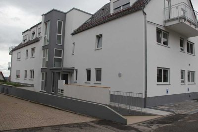 Moderne, bezugsbereit, 4-Zimmer-Wohnung mit große Balkon in Calw-Altburg mit Einbauküche