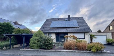 Freistehendes Einfamilienhaus mit großer Garage in Niederzier! Photovoltaikanlage!
Ruhige Lage!