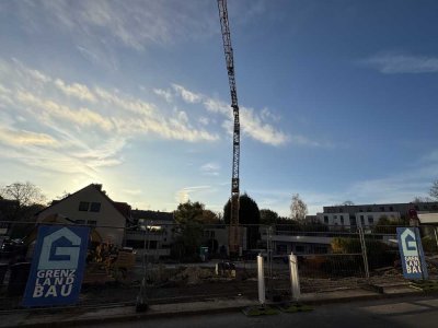 Jetzt KFW förderfähig!! Neubau Erstbezug - Erdgeschoss mit kleinem Garten!!