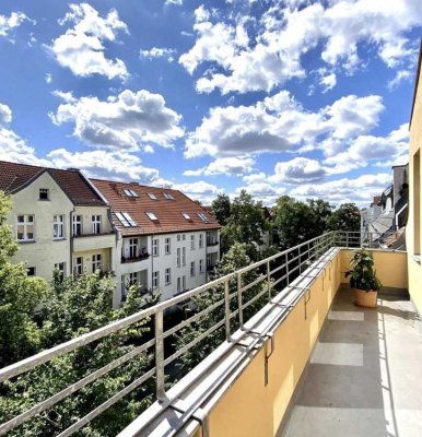 Charmante Dachgeschoss-Maisonette (83 m²) mit großem Balkon und offener Küche in Karlshorst