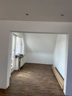 Geschmackvolle 3,5-Raum-Maisonette-Wohnung mit geh. Innenausstattung mit Balkon und EBK in Brühl