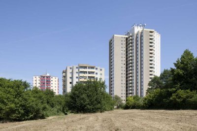 Weitblick: Helle 3 Zimmerwohnung mit Balkon