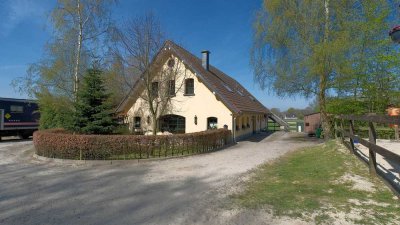 Pferderanch mit drei Wohneinheiten und 2Ha Weideland direkt am Reichswald.
