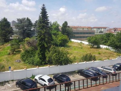 Attika-Wohnung mit 2 Zimmern in Bamberg Ost, kürzlich saniert