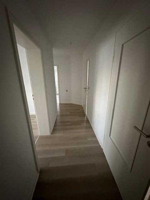 Schöne 3-Zimmer-Dachgeschosswohnung mit Schrägen in Bergisch Gladbach