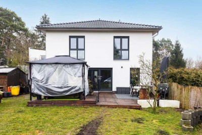 Fußbodenheizung, Einbauküche, Rollladen, Luft-Wärmepumpe u.v.m.: Moderne Stadtvilla in Petershagen