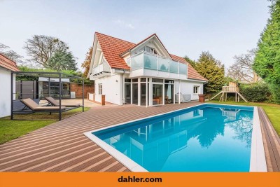 Preisreduzierung! Familienzuhause fußläufig zur Altstadt  Kladow mit Wellnessgarten, Pool und Sauna