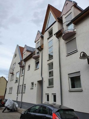 Schicke und helle 2,5-Zimmer-Maisonette-Wohnung mit Balkon und Einbauküche in Pforzheim Eutingen