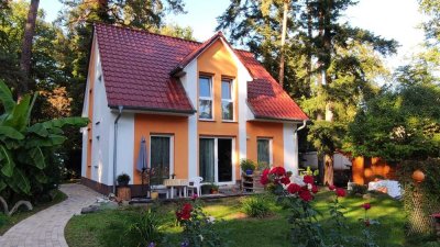 Schönes Haus mit sonnigem Garten im Grünen. Möbliert. Provisionsfrei.