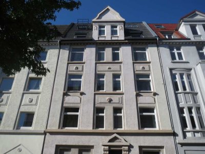 Erstbezug nach Sanierung: 1-Zimmer Altbauwohnung mit Terrasse und Einbauküche