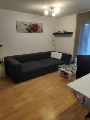 Geschmackvolle 2-Raum-Wohnung mit Einbauküche und eigenem Garten in Ingolstadt.