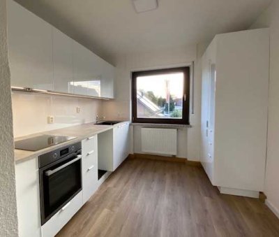 Helle teilmöblierte, 2 Zimmerwohnung mit Balkon in Nettesheim