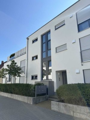 Hochwertige 3-Zimmer Wohnung mit  großer Dachterrasse