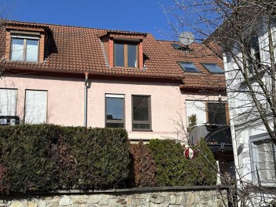 Seltene Gelegenheit: Familienfreundliches Reihenhaus in idyllischer Hofreite in Wi.-Igstadt