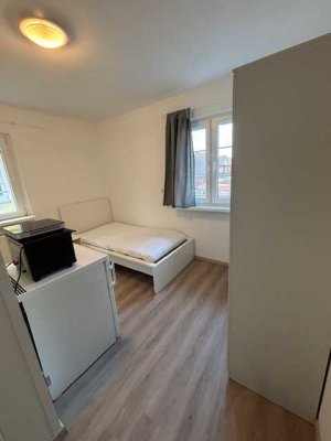 Mit dem Koffer einziehen! Möbliertes Apartment mit eigener Dusche/WC, zentral in FN