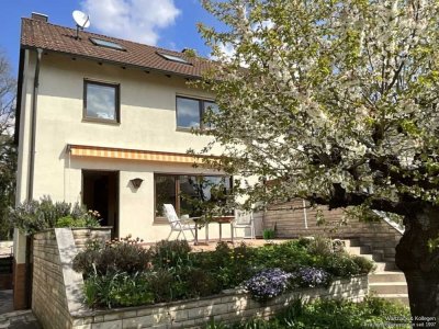 Freie Doppelhaushälfte 
mit 454 m² Grundstück 
in bester Lage von Limbach 
für die ganze Familie!