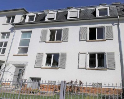 Geschmackvolle 3-Zimmer-Wohnung mit geh. Innenausstattung mit Balkon und EBK in Frankfurt am Main