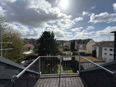 Großzügige und Helle 4-Raum-Dachgeschosswohnung mit Balkon