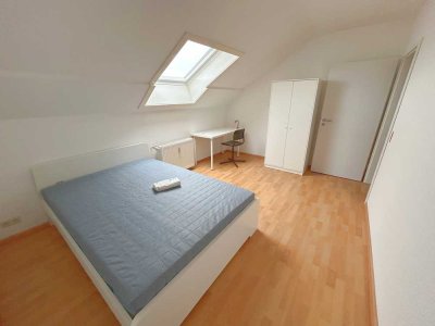 WG-Zimmer in renovierter Wohnung zu vermieten - Terminvereinbarung über WhatsApp +4915888645359