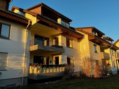 Sonnige Aussichten!  Obergeschosswohnung mit wunderschönem Balkon und Blick ins Grüne