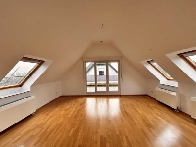 Charmante 2-Zimmer-Dachgeschosswohnung mit Einbauküche & Tiefgaragenstellplatz in Aufderhöhe