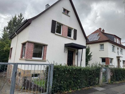 *** EINFAMILIENHAUS mit großem Garten in Anliegerstraße in Zentrumslage der Kreisstadt ALZEY ***
