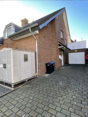 Freundliche 4,5-Zimmer-Maisonette-Wohnung mit Balkon und Einbauküche in Sevelen