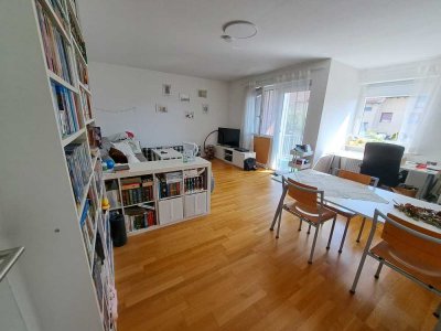 Renovierte, helle Wohnung mit Balkon und Einbauküche in Regensburg