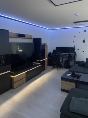Neu Sanierte und Moderne Wohnung mit zwei Zimmern sowie Balkon und Küche/Bad/WC komplett in Bovenden