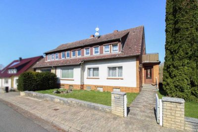 Vielseitiges Zweifamilienhaus mit großem Gartenparadies in ruhiger Lage von Willershausen