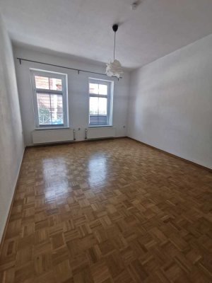Wohnung mit Altbaucharme: 3-Raum Altbauwohnung mit moderner Einbauküche in zentrumsnaher Lage