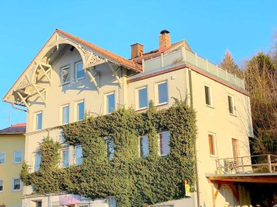 Neu kernsanierte 4 Zimmer-Altbau-Wohnung mit Schloß-, Kloster- und Lech-Blick direkt an der Altstadt