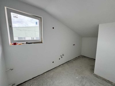 Charmante 2,5-Zimmer-Dachgeschosswohnung mit separatem Eingang – Erstbezug nach Sanierung