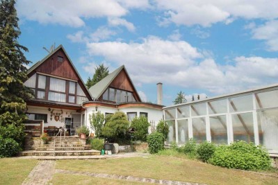 Charmantes Einfamilienhaus mit 6,5 Zimmer, großem Grundstück, beheizbarer Pool und Gewächshaus