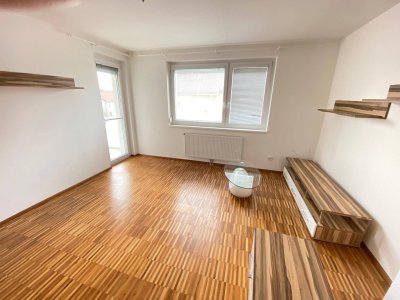 RENOVIERTE 3 ZIMMERWOHNUNG MIT LOGGIA UND GARAGE