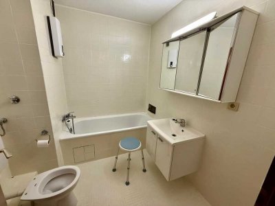 5-Zimmer Dachgeschosswohnung mit Balkon und Aufzug in Monheim Baumberg