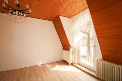 Preiswerte 4-Zi.-Dachgeschosswohnung in urbaner Lage zur individuellen Gestaltung!