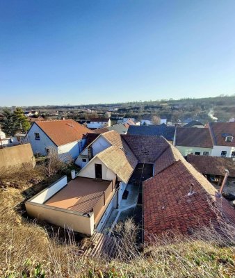 Charmantes Haus mit Dachterrasse, Partyraum &amp; Felsenkeller in Langenlois - Teilmöbliert möglich - Privatverkauf!